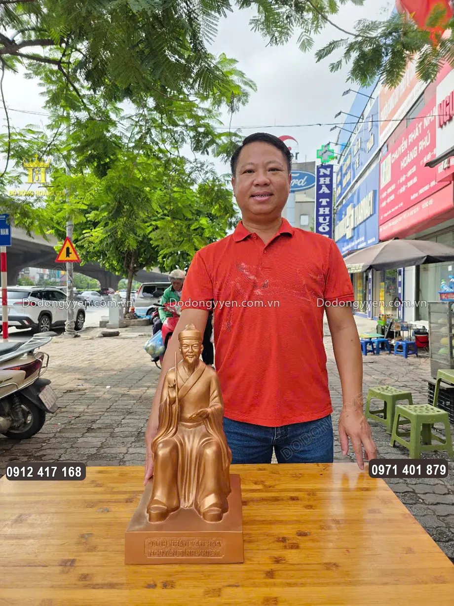 Vật phẩm thích hợp đặt trên cao, tại không gian phòng khách hay phòng làm việc